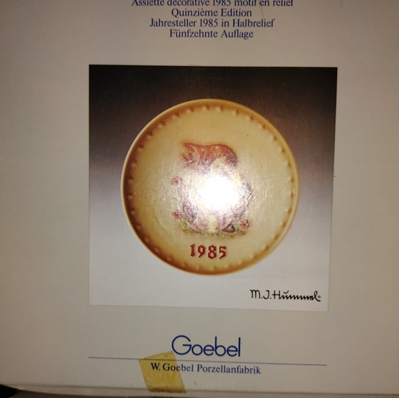 Hummel Annual Plate 1985 in Original Box Bas Relief - Picture 2 of 4